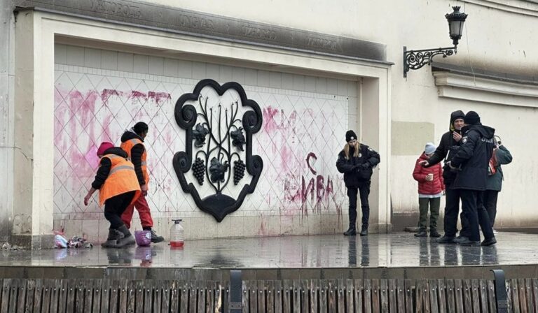 Antiszemita falfeliratok Ungvár központjában