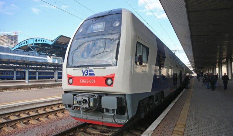 Több, mint hat órát késhetnek a vonatok Ukrajnában