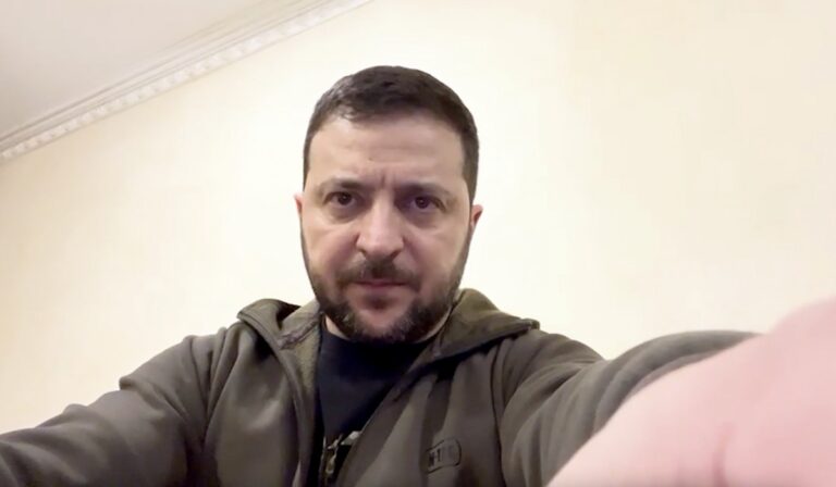 Zelenszkij újabb orosz támadásokra figyelmeztette az ukránokat