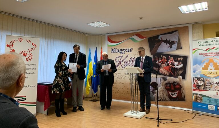 Átadták az Anyanyelvápolók Szövetség és a KMMI kitüntetéseit Beregszászban