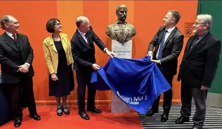 Szobrot kapott Londonban Semmelweis Ignác
