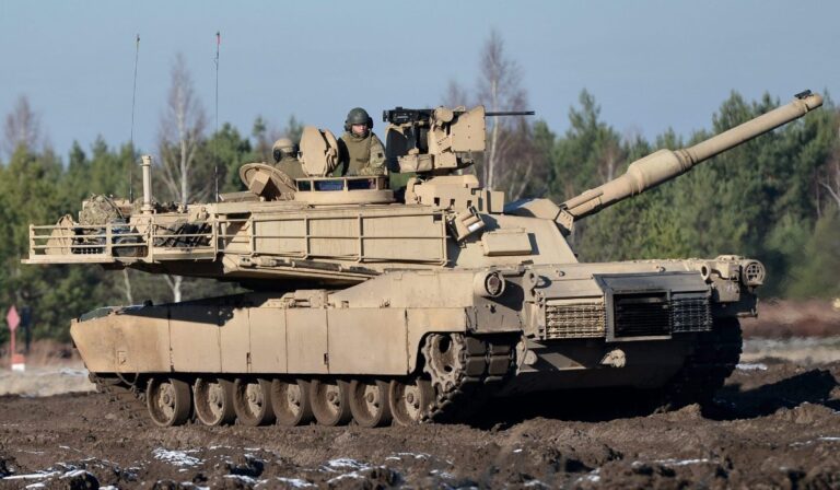 Varsó: a lengyel Leopardok már Ukrajnában vannak