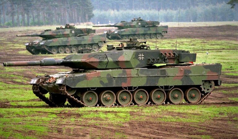 Leopard harckocsikkal gyakorolnak ukrán katonák Lengyelországban
