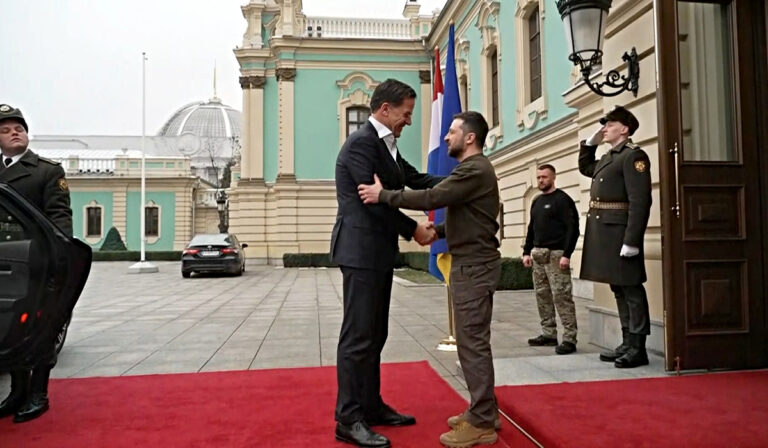A holland miniszterelnökkel találkozott Zelenszkij Kijevben