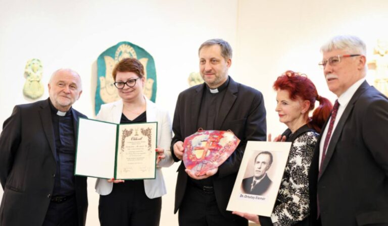 Kárpátaljára került idén a Hit pajzsa díj