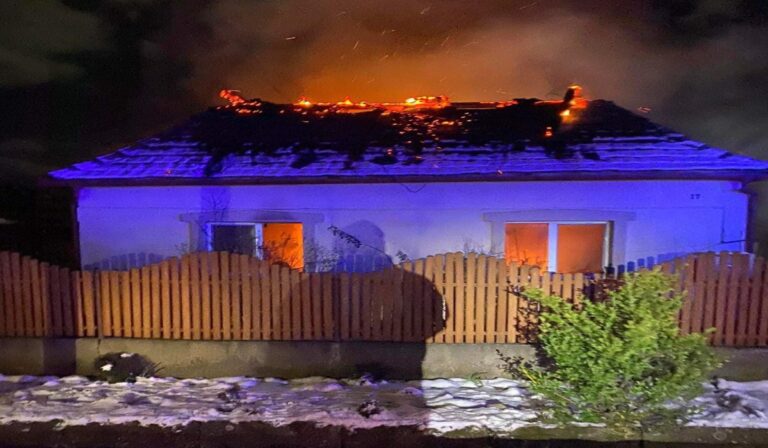 Kigyulladt egy családi ház Borzsován