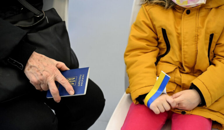 Uniós biztos: az EU-tagállamok továbbra is támogatják az ukrán menekülteket