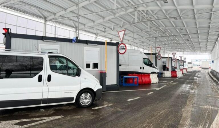 Határrendészet: 32 ezren hagyták el Ukrajnát hétfőn