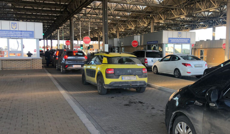 Határrendészet: 35 ezer ember hagyta el Ukrajnát pénteken