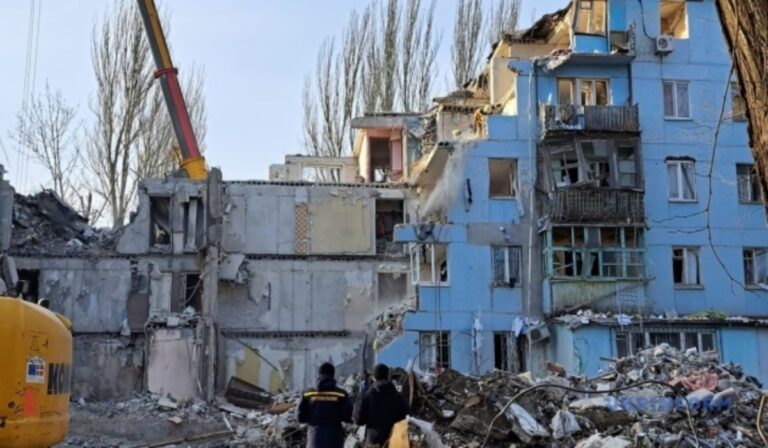 Már 13 halálos áldozata van a zaporizzsjai rakétatámadásnak