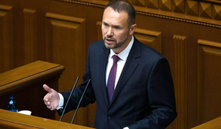 Felmentik tisztségéből Szerhij Skarlet oktatási minisztert