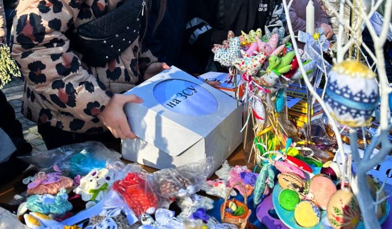 82 ezer hrivnyát gyűjtöttek a görögkatolikusok Ungváron a hadseregnek