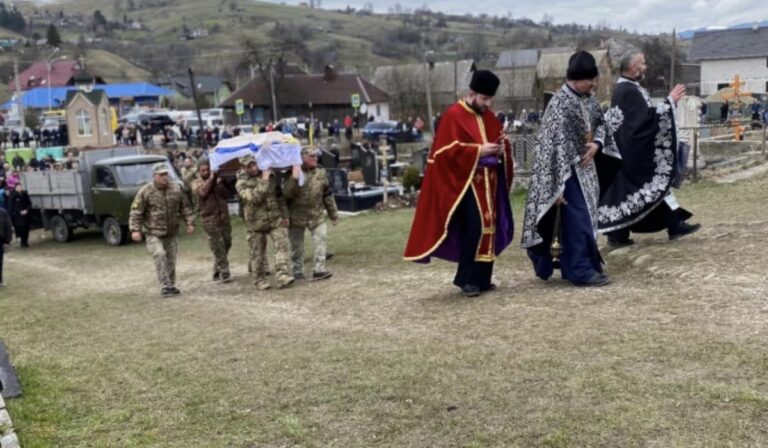 Katonatemetés Kőrösmezőn