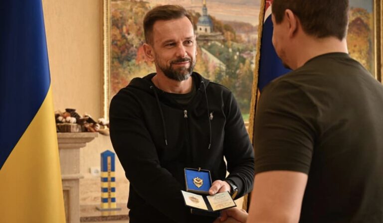 Kitüntették Viktor Mikitát