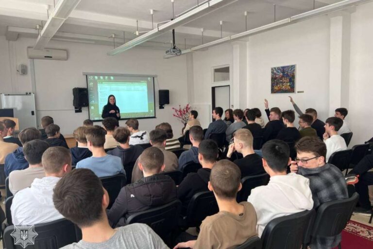 A szexuális erőszakról tartottak előadást a rendőrök egy ungvári iskolában