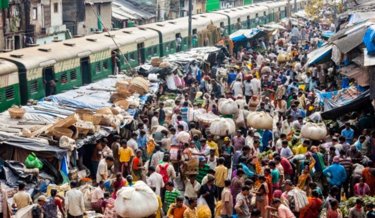 Pár hónapon belül India lesz a világ legnépesebb országa