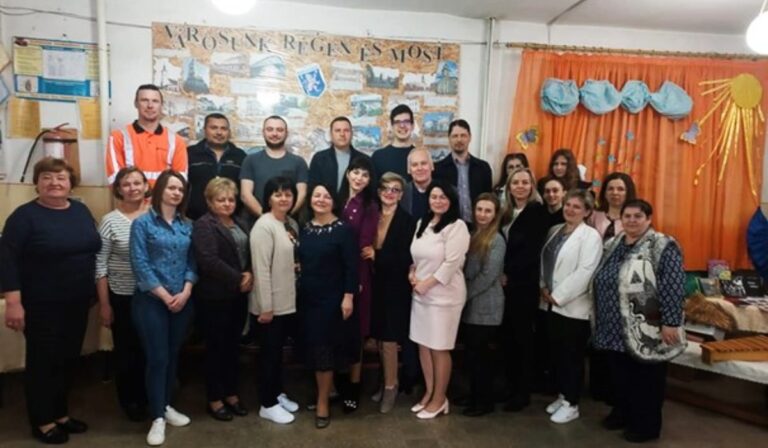 Gyakorlati-módszertani szeminárium roma gyerekeket oktató pedagógusoknak