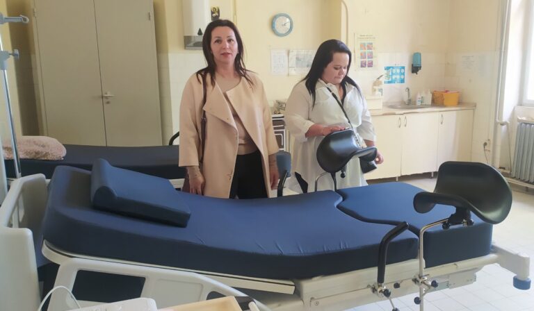 Orvosi eszközöket kapott a beregszászi kórház szülészeti osztálya