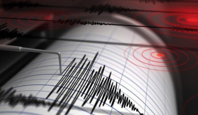 Nagy erejű földrengés rázta meg Japánt