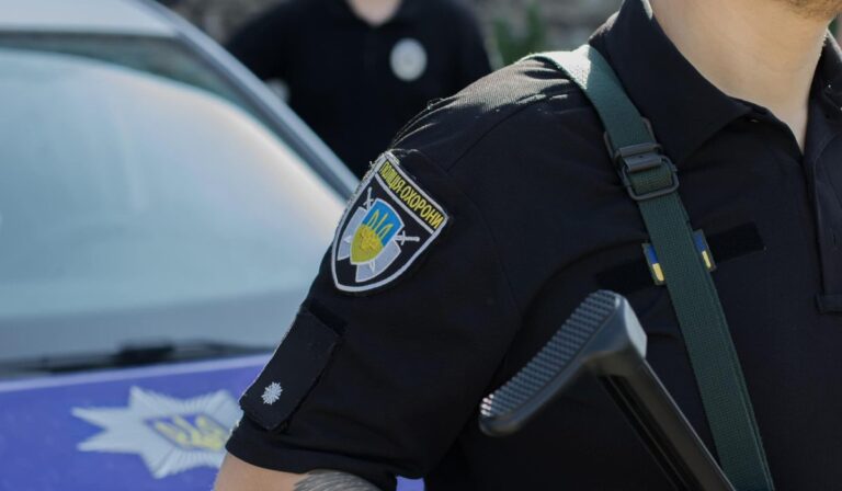 Parfümöket lopott két fiatal egy huszti üzletből