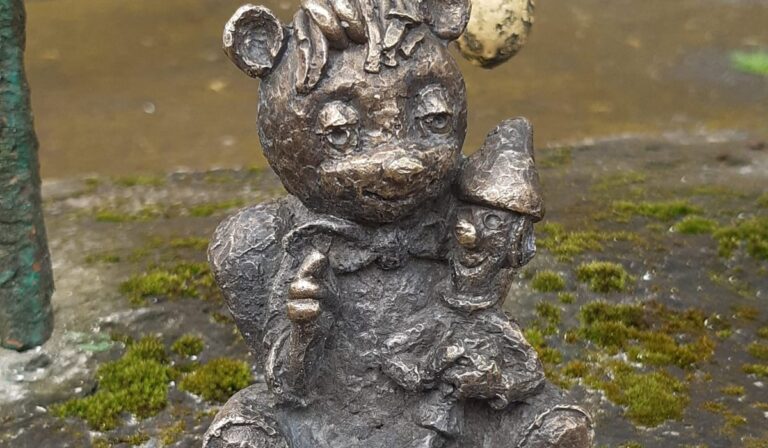 Miniszobrot kapott a Tévémaci Ungváron