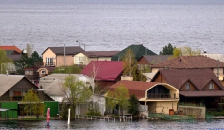 Some 566 households, 83 houses remaining flooded across Ukraine