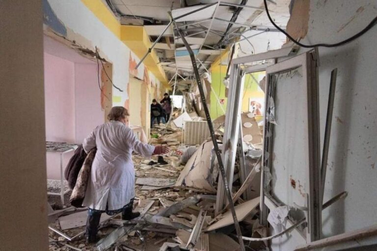 Mintegy 1 400 egészségügyi intézmény rongálódott vagy semmisült meg a háború kitörése óta