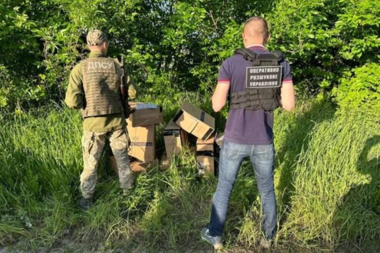 4 000 csomag cigarettát próbáltak átcsempészni Szalókánál