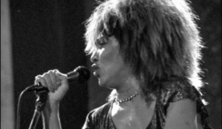 Elhunyt Tina Turner
