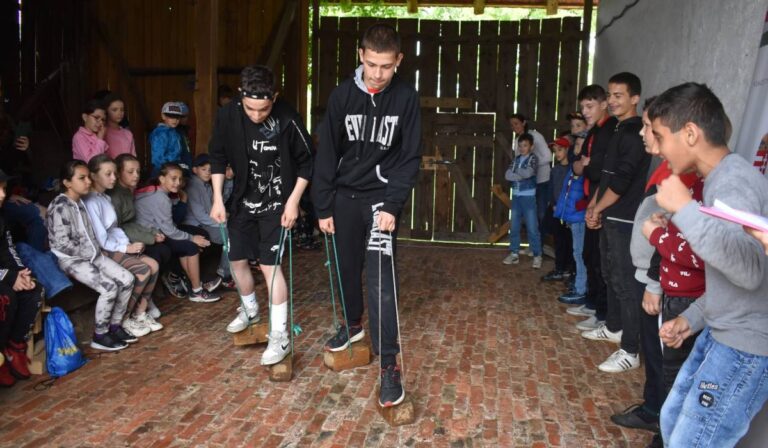 Pünkösdölés a Nagyberegi Tájházban