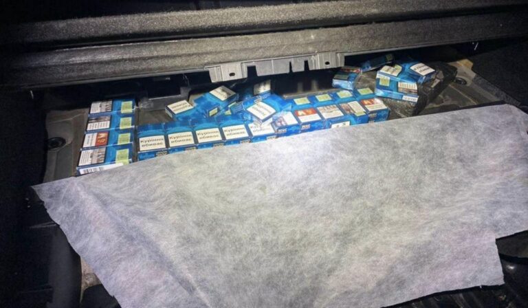 405 ezer hrivnya értékű cigarettát próbáltak átcsempészni Újlaknál
