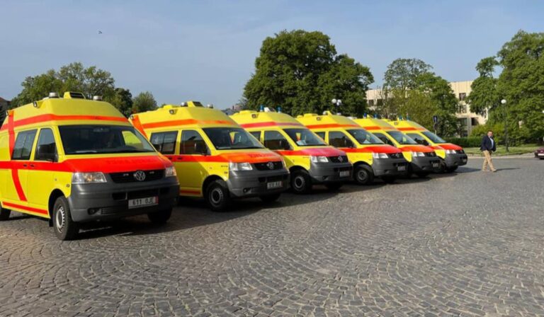 Делегація чеського краю Височина передала закарпатським громадам 6 швидких