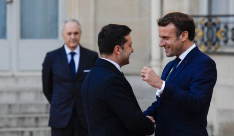 Macron: Oroszország geopolitikailag elvesztette a háborút és Kína vazallusa kezd lenni