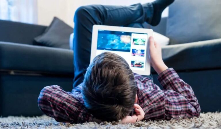 Jó vagy rossz, ha a gyerek sokat internetezik?