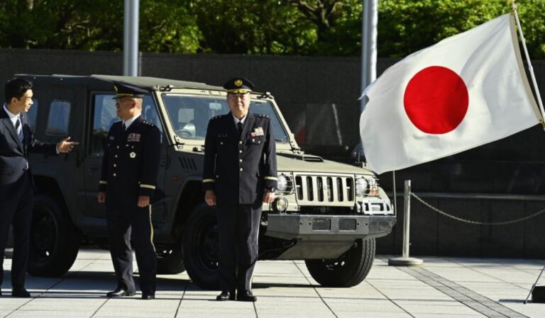 Katonai járműveket ad át Japán Ukrajnának