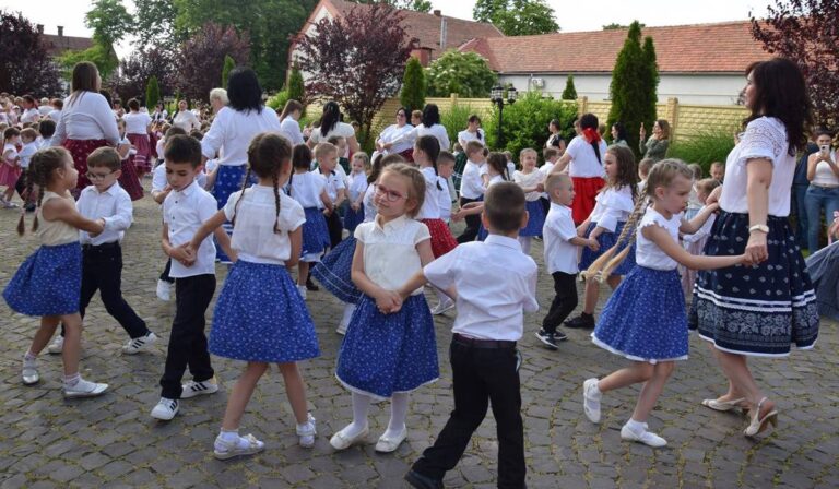 A Tulipán Tanoda Magyar Népművészeti Iskola zárókoncertje Beregszászban