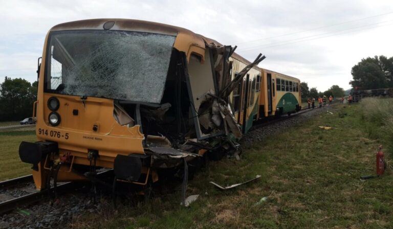 Vonatbaleset Csehországban: tízen megsérültek