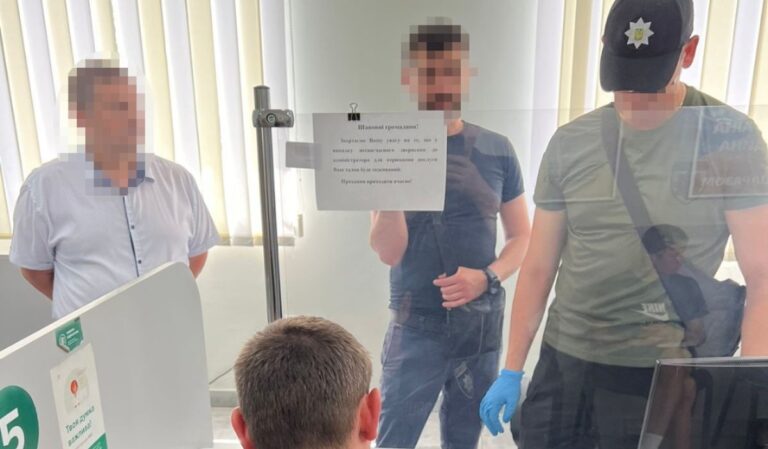 Vesztegetésen érték egy autósiskola vezetőjét a Técsői járásban