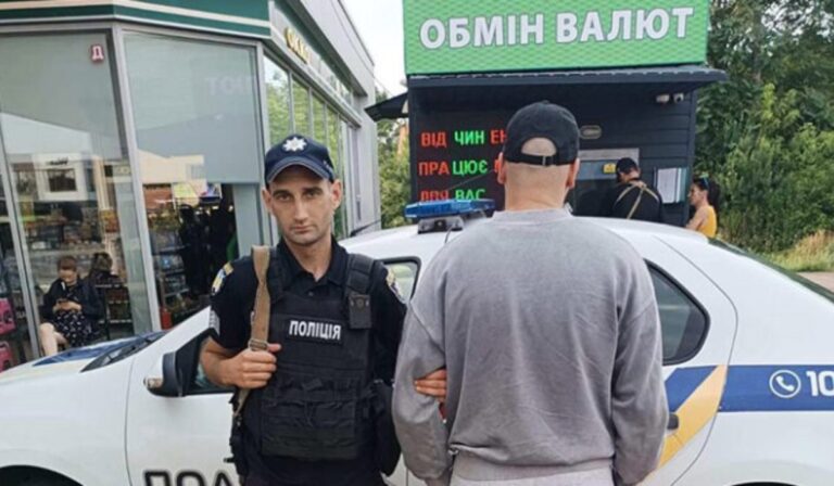 Hamis 100 dollárost próbált beváltani egy férfi Beregszászban