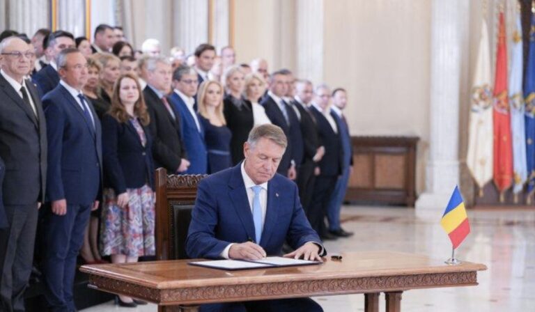 Румунія ухвалила зразкові освітні закони