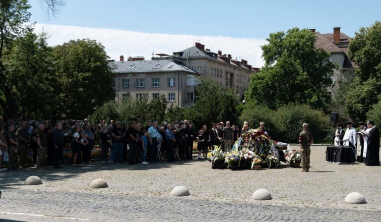 Eltemették Szerhij Luscsakevicset