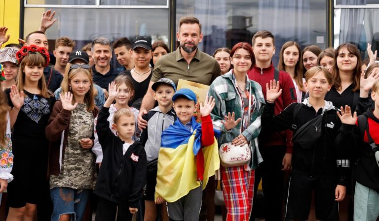 На Закарпаття прибув потяг із дітьми з Херсонщини