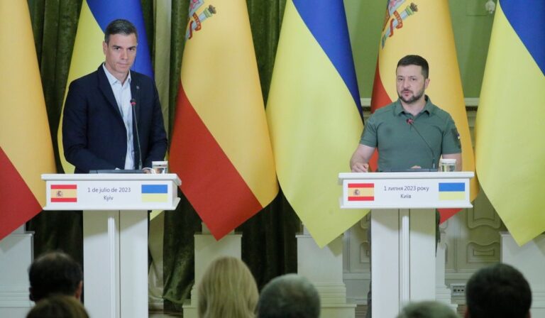 Az EU támogatásáról biztosította Zelenszkijt a spanyol kormányfő