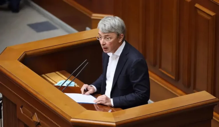 Menesztették az ukrán kulturális minisztert