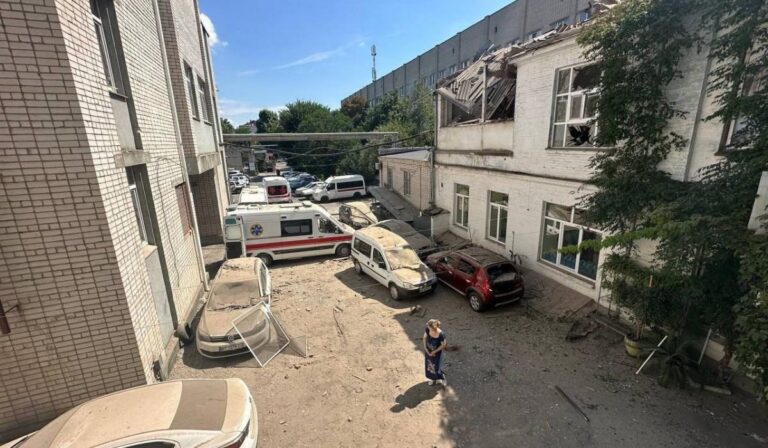 Kórházat ért orosz tüzérségi támadás Herszonban