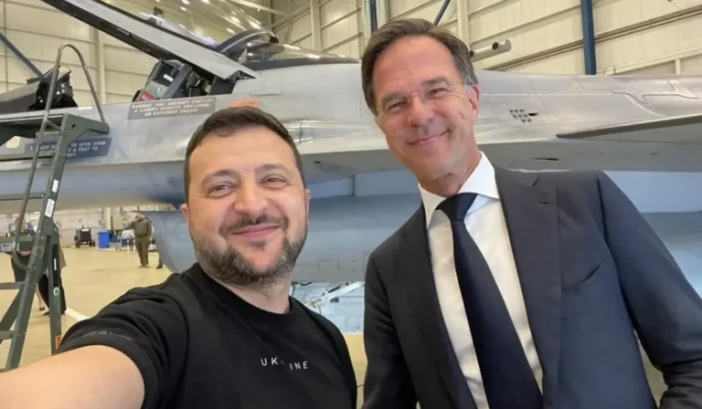 Zelenszkij: Ukrajna F-16-os vadászgépeket kap Hollandiától