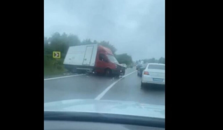 Személyautó ütközött kamionnal a Munkácsi járásban