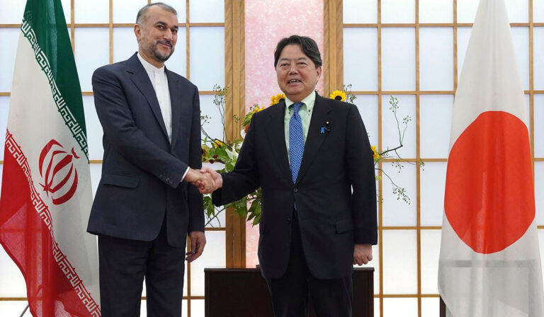 Japán felszólította Iránt, hogy ne szállítson fegyvert Oroszországnak