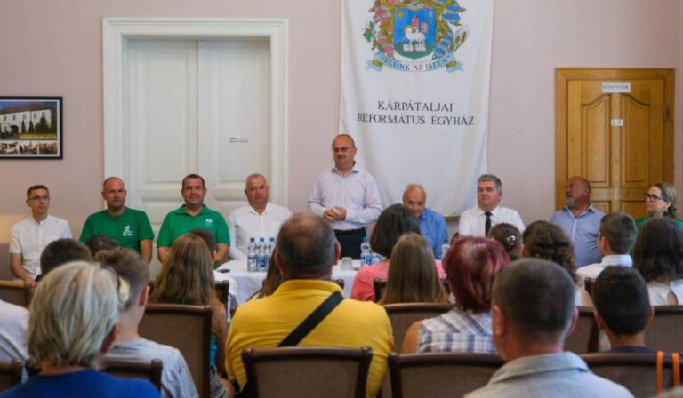 Iskolakezdő csomaggal segít a Magyar Református Szeretetszolgálat