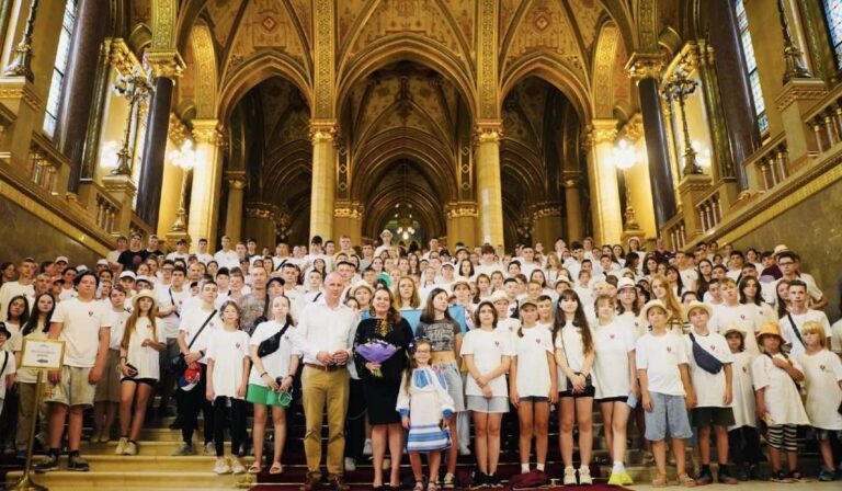 Українські діти відвідали угорський парламент